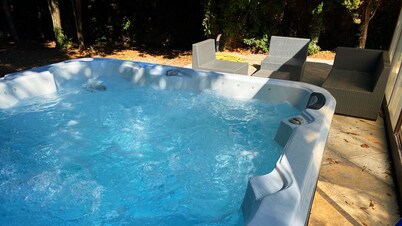 Villa Muscat, authentic charm in the heart of town / beaches 3 kilometers