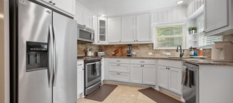 Next to TCU! Spacious 3 bedroom 2 Baths. Updated.