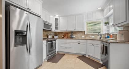 Next to TCU! Spacious 3 bedroom 2 Baths. Updated.
