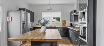 Spacious & Stylish 5-bedroom Edwardian Townhouse in Plymouth