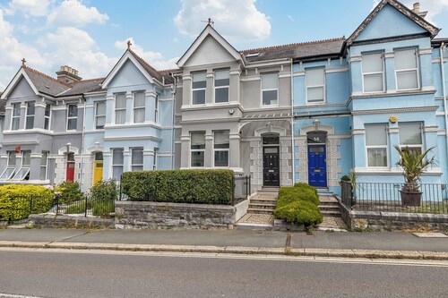 Spacious & Stylish 5-bedroom Edwardian Townhouse in Plymouth