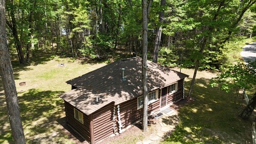 The Hideout - Cute, Peaceful, and Dog-Friendly Rustic Cabin on Au Sable River