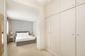 1 slaapkamer, een strijkplank/strijkijzer, gratis wifi, beddengoed