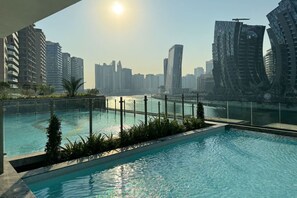 Pool - Comfortable 2 Bedroom in Business Bay (Dubai)