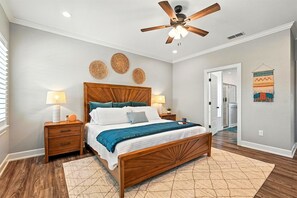 4 Schlafzimmer, Schreibtisch, Bügeleisen/Bügelbrett, WLAN