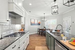 Frigorífic, microones, forn i placa de cuina 