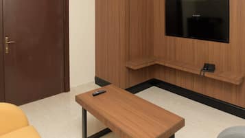 Junior Suite | Living area | TV