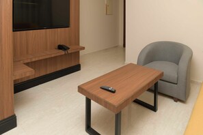 Junior Suite | Living area | TV