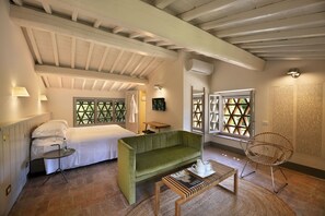 9 bedrooms, travel cot, free WiFi