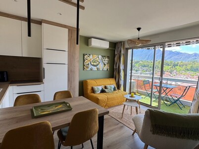 Stunning renovated T2, air conditioning, parking, balcony - City and mountain views