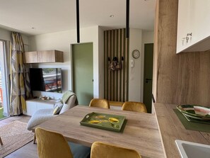 Dining - Stunning Type 2 renovated 2025, air-conditioned, parking in Aix-les-Bains (Aix-les-Bains)