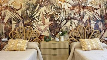 2 slaapkamers, een strijkplank/strijkijzer, reisbedje, gratis wifi