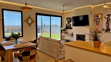 Televisie en een open haard