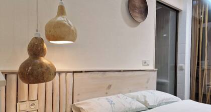 Cozy apartment in the city center with AC & Wi-Fi