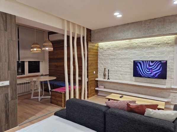 Living area - Cozy apartment in the city center with AC & Wi-Fi (Tashkent)