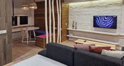 Cozy apartment in the city center with AC & Wi-Fi