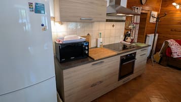 Kylskåp, mikrovågsugn och diskmaskin