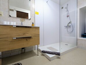 Unclassified image, 5 of 11, button