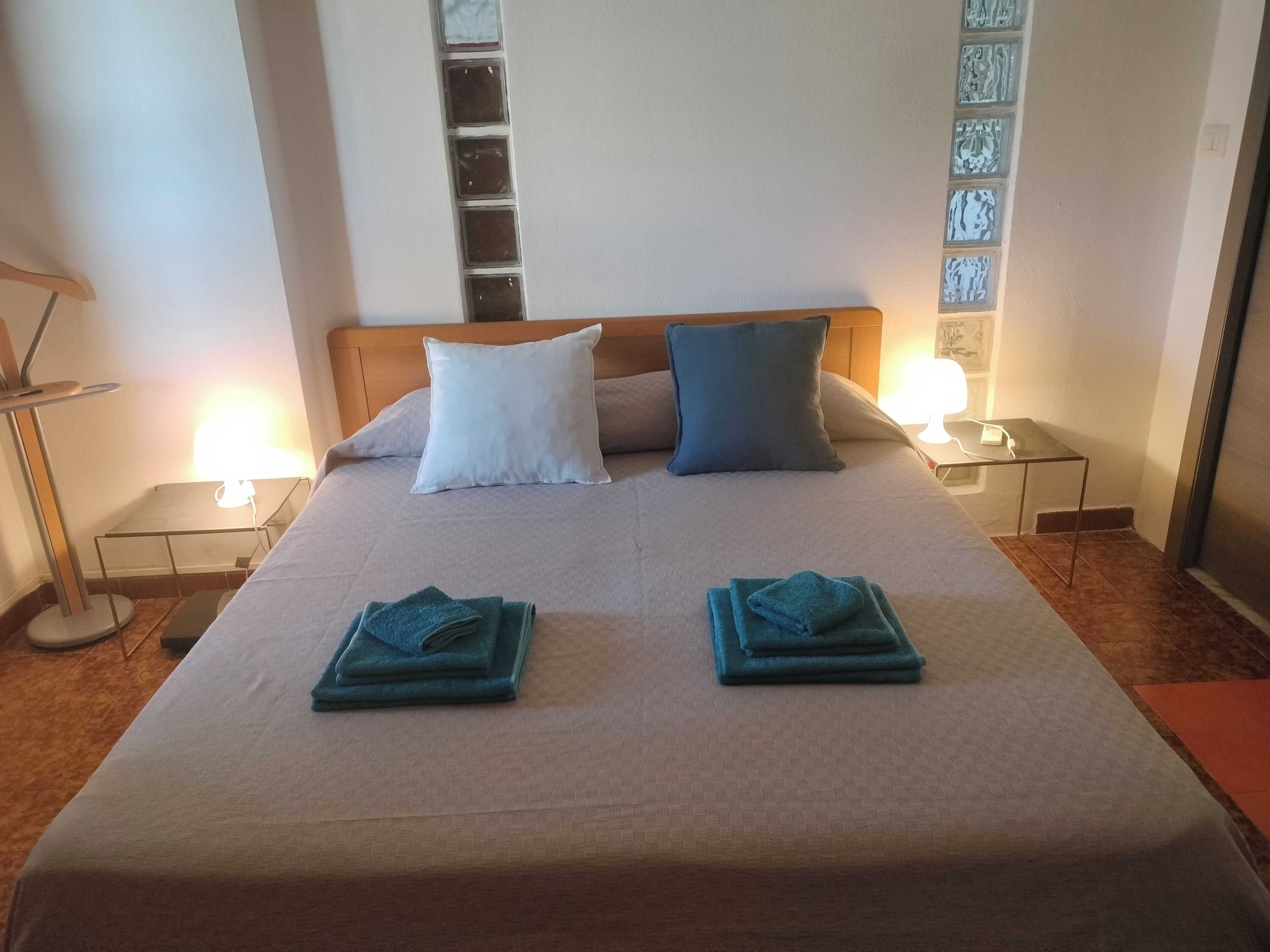 2 bedrooms, iron/ironing board, travel cot, free WiFi