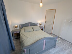 8 bedrooms, free WiFi, bed sheets