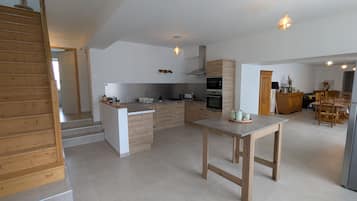 Fridge, microwave, dishwasher