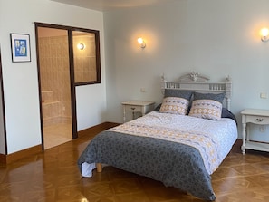 5 habitaciones, wifi gratis y ropa de cama