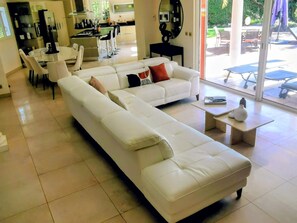 TV - Stunning villa with private pool in Fréjus (Fréjus)