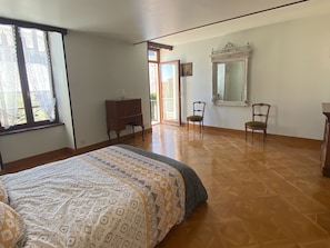 4 bedrooms, free WiFi, bed sheets