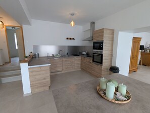 Fridge, microwave, dishwasher