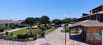 T2 apartment in Vieux-Boucau center with private parking, beaches nearby