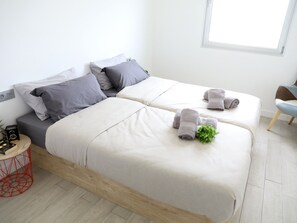 2 bedrooms, internet, bed sheets