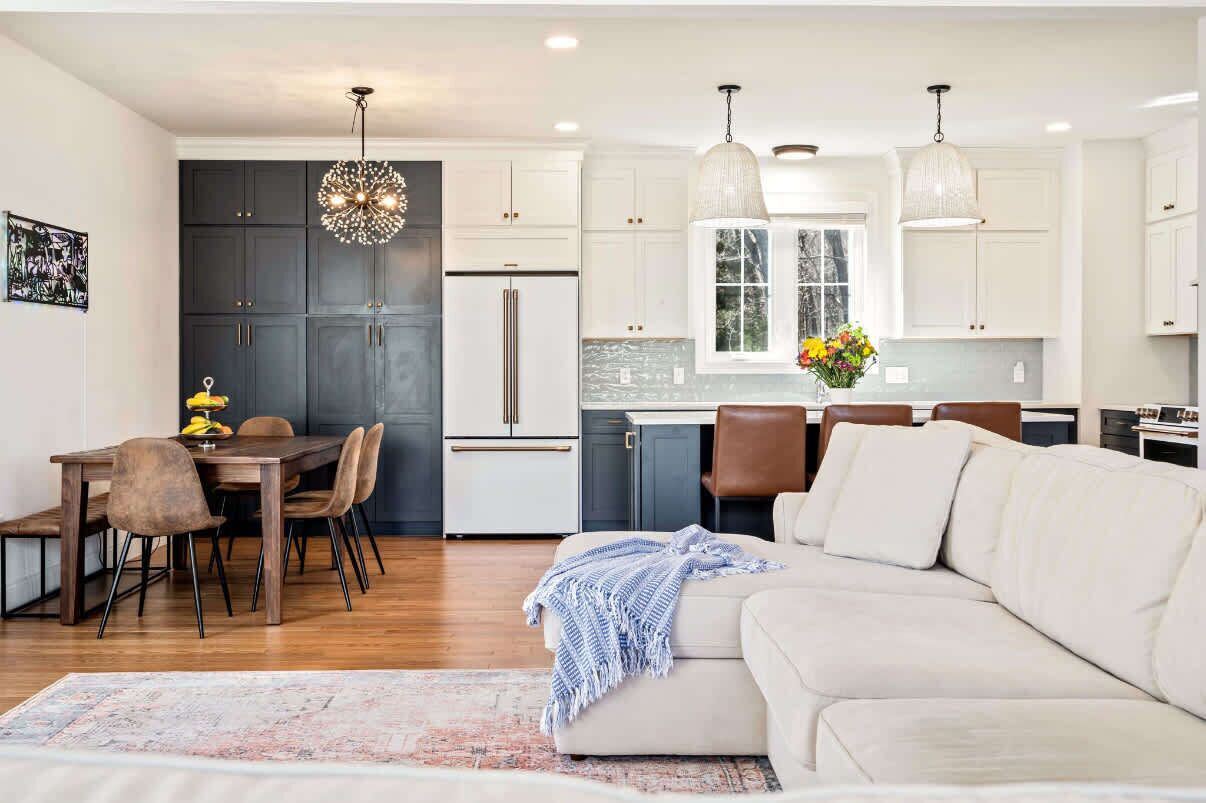 42-吋平面電視、數位頻道、壁爐、電視遊樂器