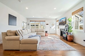 House, Multiple Beds, Patio, Garden View (The Coastal Playhouse) | Living area