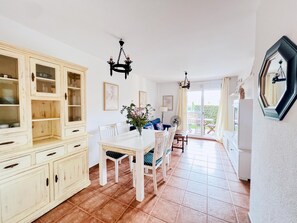 Dining - Family 2-bedroom apartment by the golf in Sancti Petri (Chiclana de la Frontera)