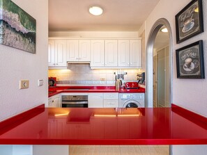 Fridge, microwave, oven, dishwasher - Penthouse in Los Cristianos with Large Pools (Los Cristianos)