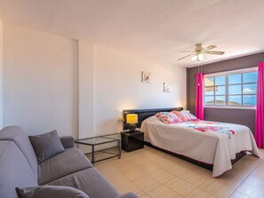 1 bedroom, free WiFi, bed sheets - Penthouse in Los Cristianos with Large Pools (Los Cristianos)