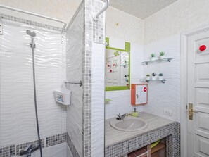 Hair dryer, towels