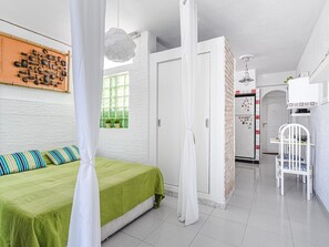 Internet, bed sheets