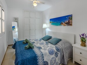 1 bedroom, free WiFi, bed sheets - Bright apartment in Costa Adeje, wifi, parking (Costa Adeje)