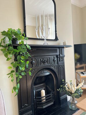 Interior - Chic Welsh Escape Character Home (Newport)