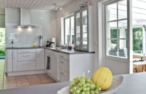 Mikroaaltouuni, uuni, liesi, astianpesukone