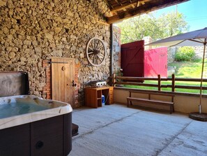 Terrace/patio - Spacious house with spa and garden for 10 people (Saint-Denis-sur-Coise)