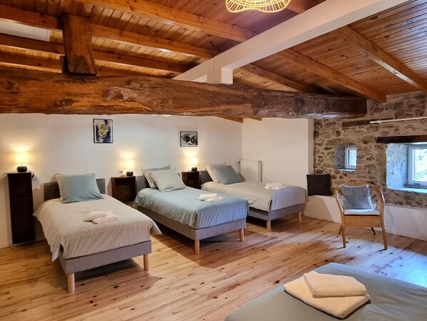 4 habitaciones y wifi gratis