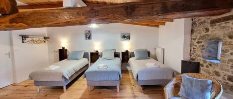 4 chambres, accĂšs au Wi-Fi (inclus), literie fournie