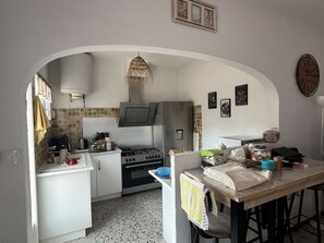 Fridge, microwave, oven, stovetop - House with garden and terrace for 6 people in Valras-Plage (Valras-Plage)
