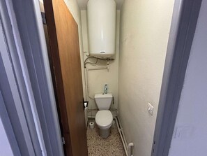 Bathroom - 2-room apartment with terrace 300m from the beach, private parking (Port-la-Nouvelle)