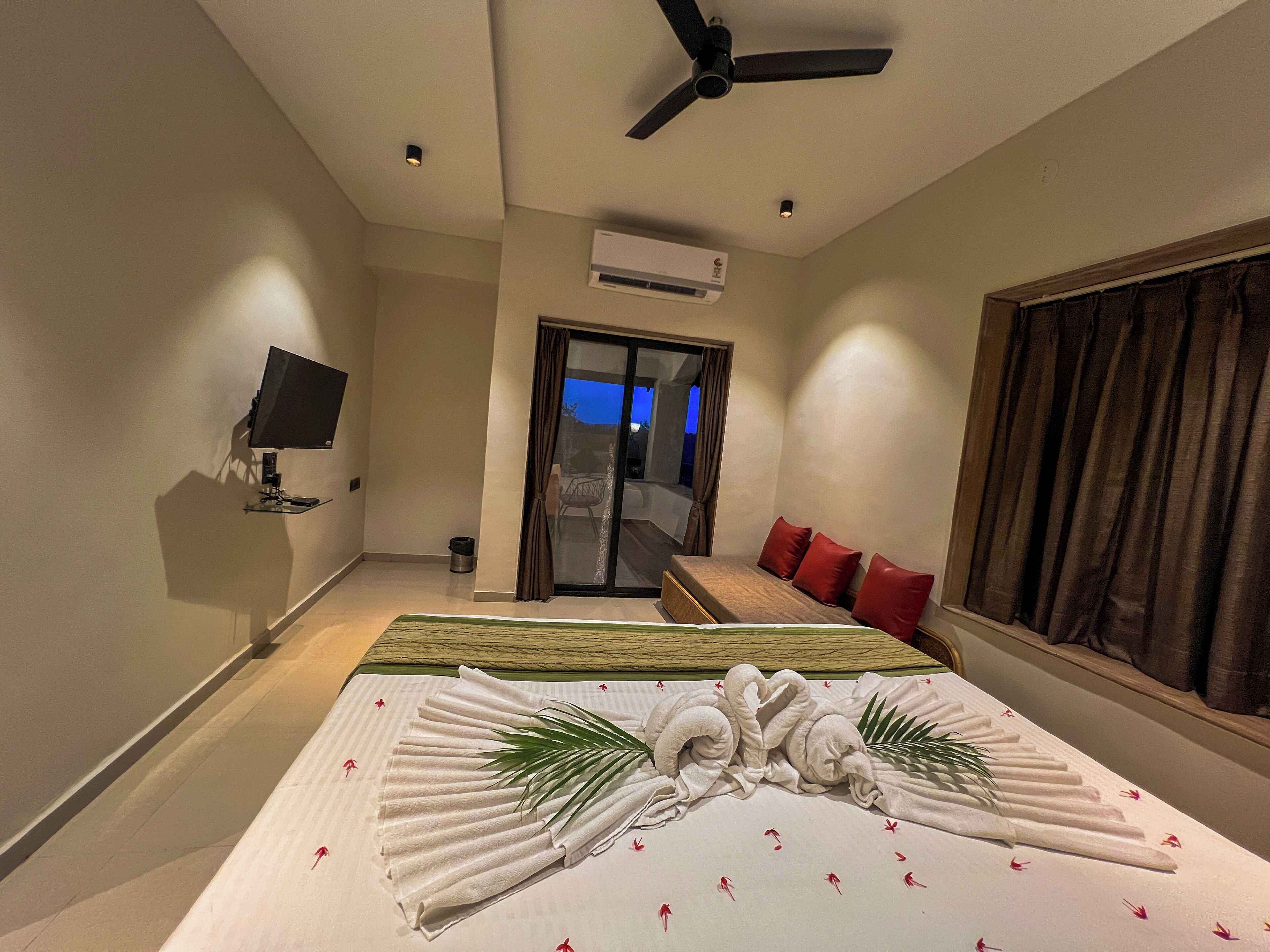 Executive Double Room | Desk, free WiFi