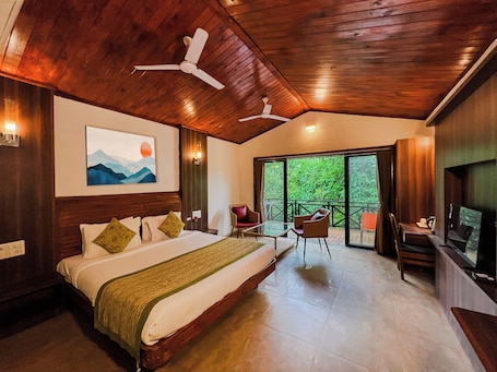 Luxury Cottage | Desk, free WiFi