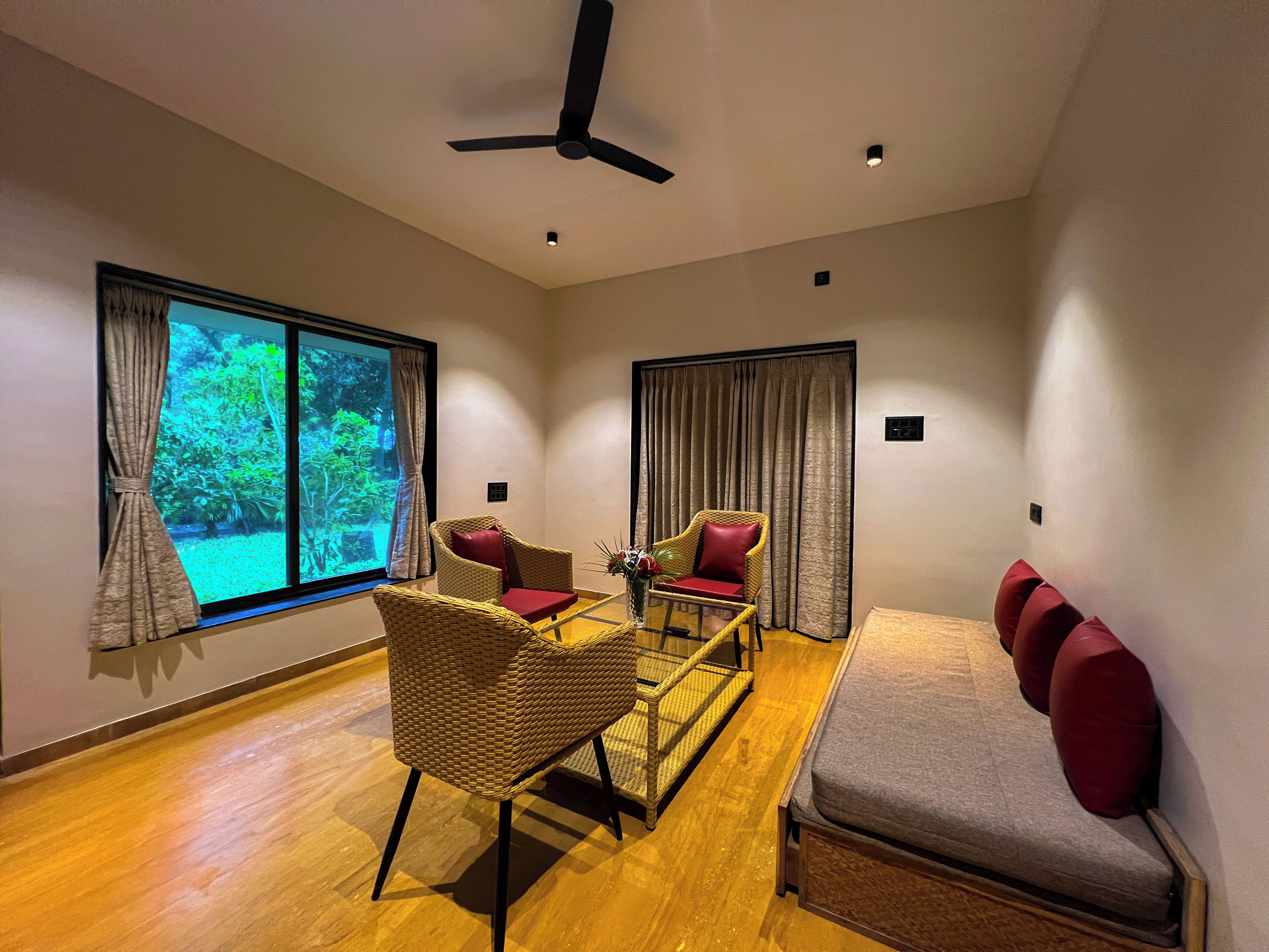 Luxury Cottage | Desk, free WiFi