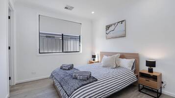 3 camere, una scrivania, ferro/asse da stiro, Wi-Fi gratuito